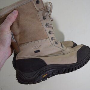 UGG Adirondack II Waterproof‎ Leather Suede Lace-Up Winter Boot Sand WOMENS 8.5
